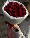 Букет из 15 роз Рэд Наоми 60 см