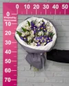 Букет цветов ирисы с белой альстромерией