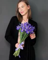 Букет 11 ирисов в ленте