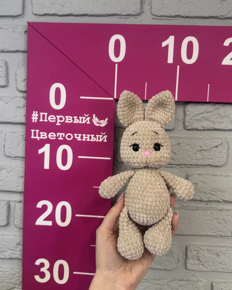 Игрушка Зайчик плюшевый вязаный