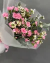 Букет с кустовыми диантусами и хамелациумом (розовый)