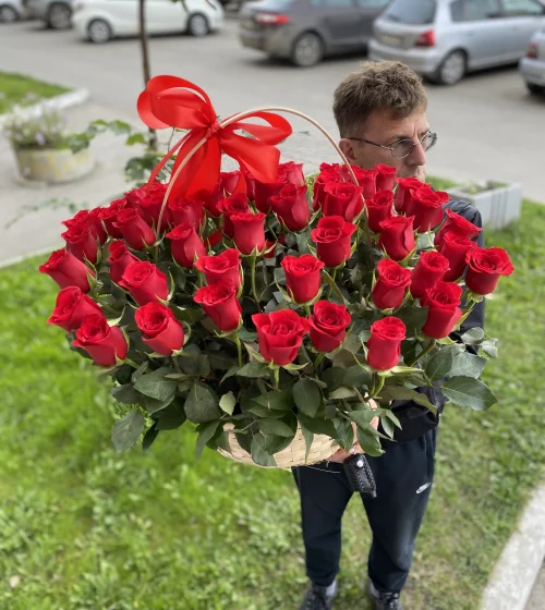 Корзина 35 роза Кения 40 см красные