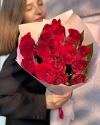 Букет 19 роз Кения 40 в пленке красные