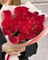 Букет 19 роз Кения 40 в пленке красные