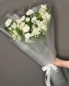 Букет из Кустовых гвоздик и альстромерий белый