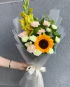 Букет с гладиолусом и подсолнухом Солнечный лучик