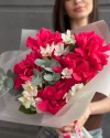 Букет цветов Яркий букет с розами и альстромерией