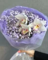 Букет из гипсофилы с орхидеями Лотос