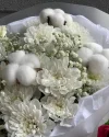 Букет Невинность с хризантемой и гипсофилой