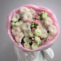 Букет с Хризантемой и кустовой розой №45