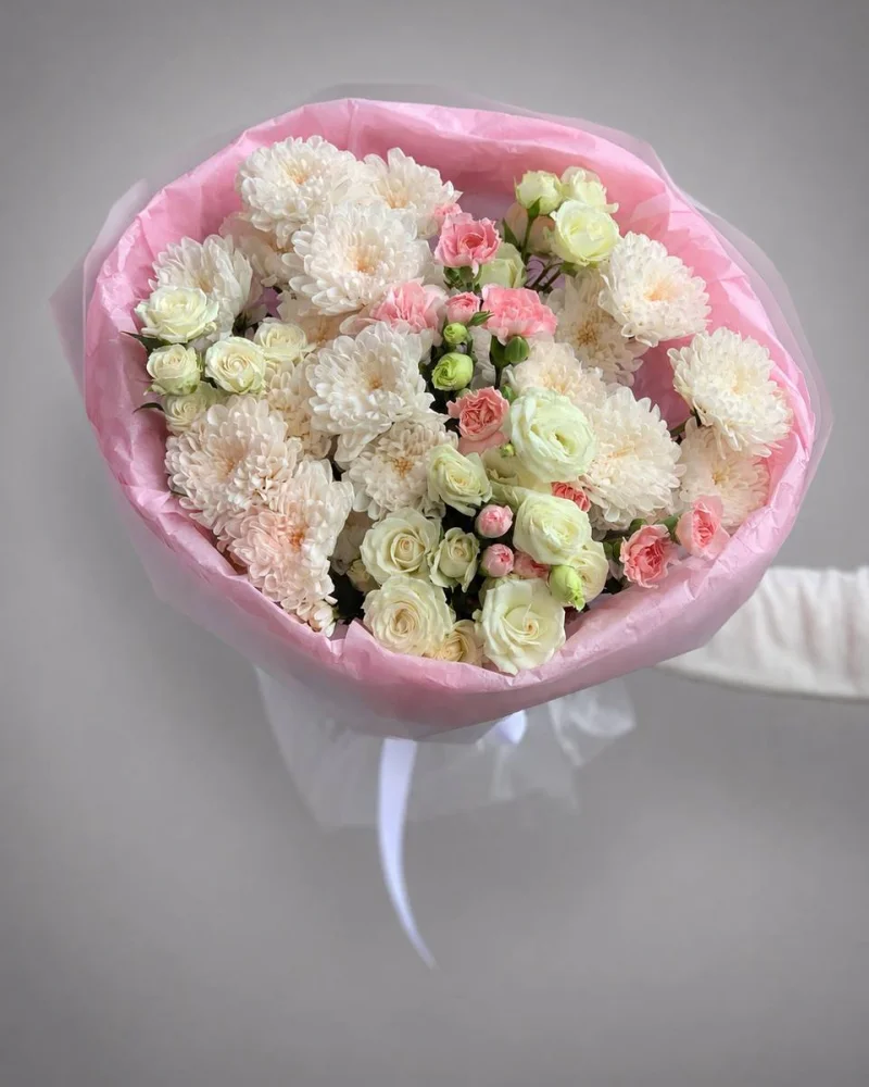 Букет с Хризантемой и кустовой розой №45