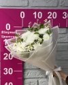 Букет из белых хризантем с ромашками