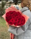 Букет из 25 роз Рэд Наоми 60 см