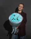 Букет цветов Презент из хризантем (бирюзовый)