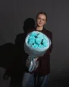 Букет цветов Презент из хризантем (бирюзовый)