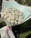 Большой букет белых хризантем