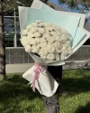 Большой букет белых хризантем