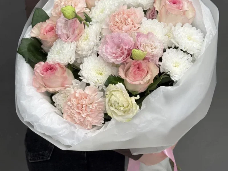 Какие цветы подарить женщине: по возрасту и ситуации