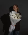 Букет цветов Зимний лучик с хризантемой и альстромерией